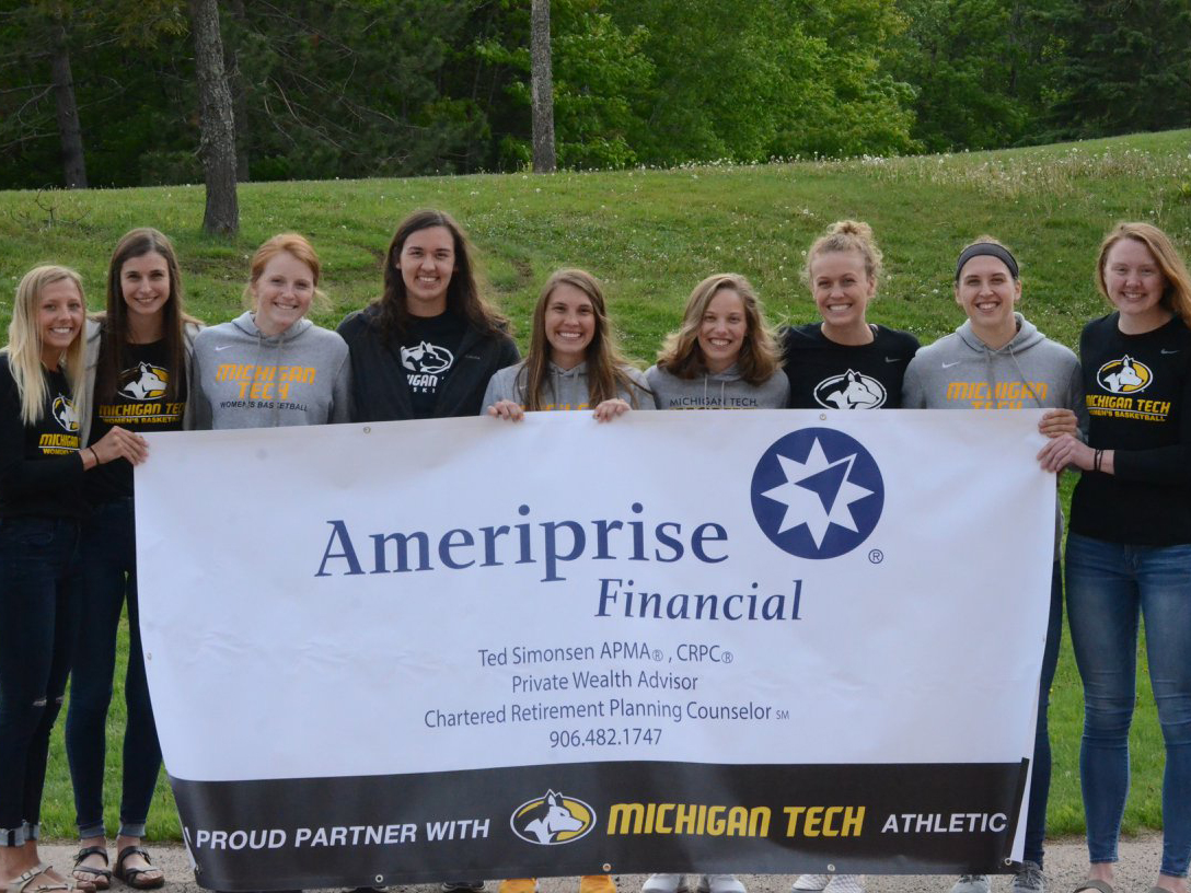 Women’s Basketball Golf Outing Set for June 1st