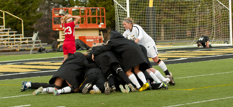 Soccer Advances to GLIAC Semifinal With Last Second Goal