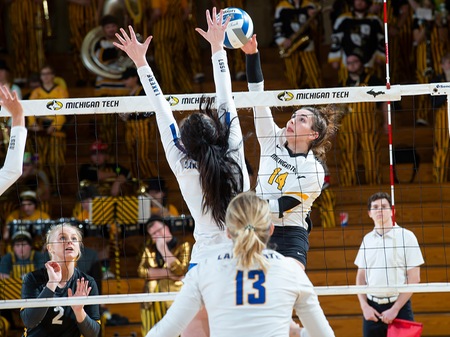 Volleyball wins sixth straight with sweep of LSSU Saturday