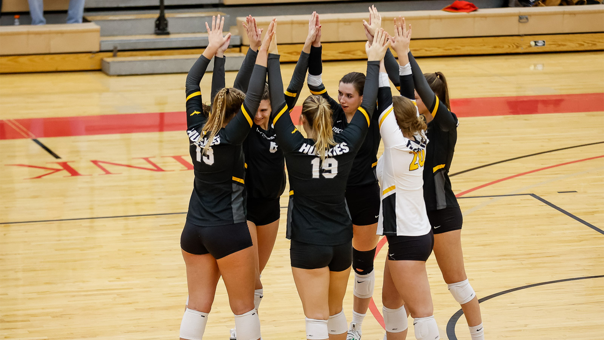Volleyball season ends in NCAA Midwest Semifinal