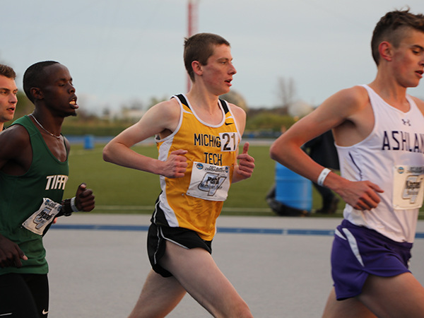 Pahl Finishes 18th in 10,000 Meter Run at NCAA Championships