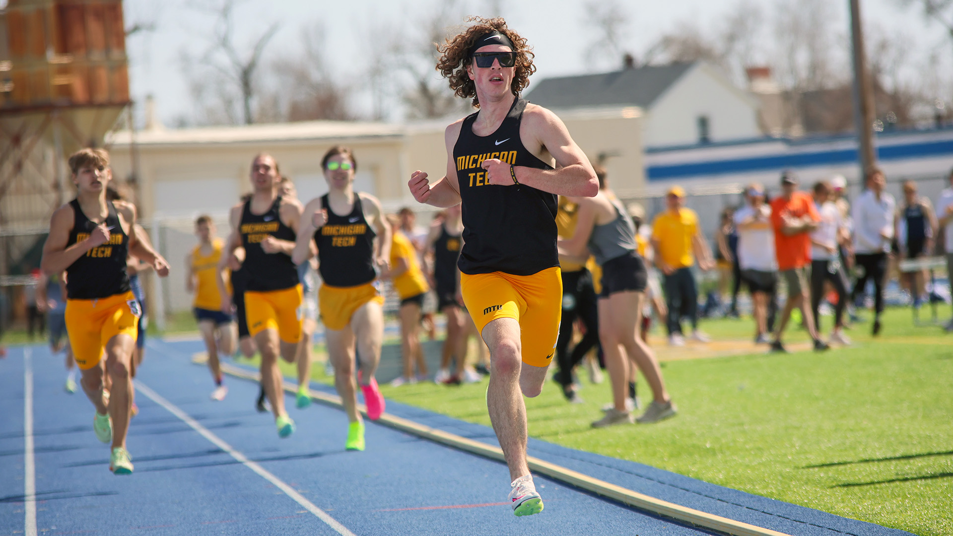 Huskies T&amp;F Show out at Mustang Distance Carnival &amp; Open
