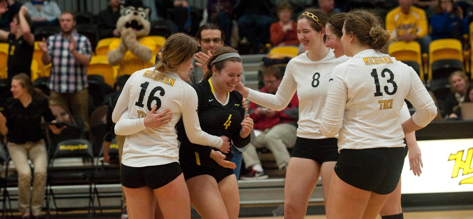Volleyball Huskies Close 2014 with a 3-1 Win