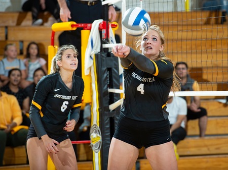 Volleyball sweeps NMU Saturday to wrap up road trip