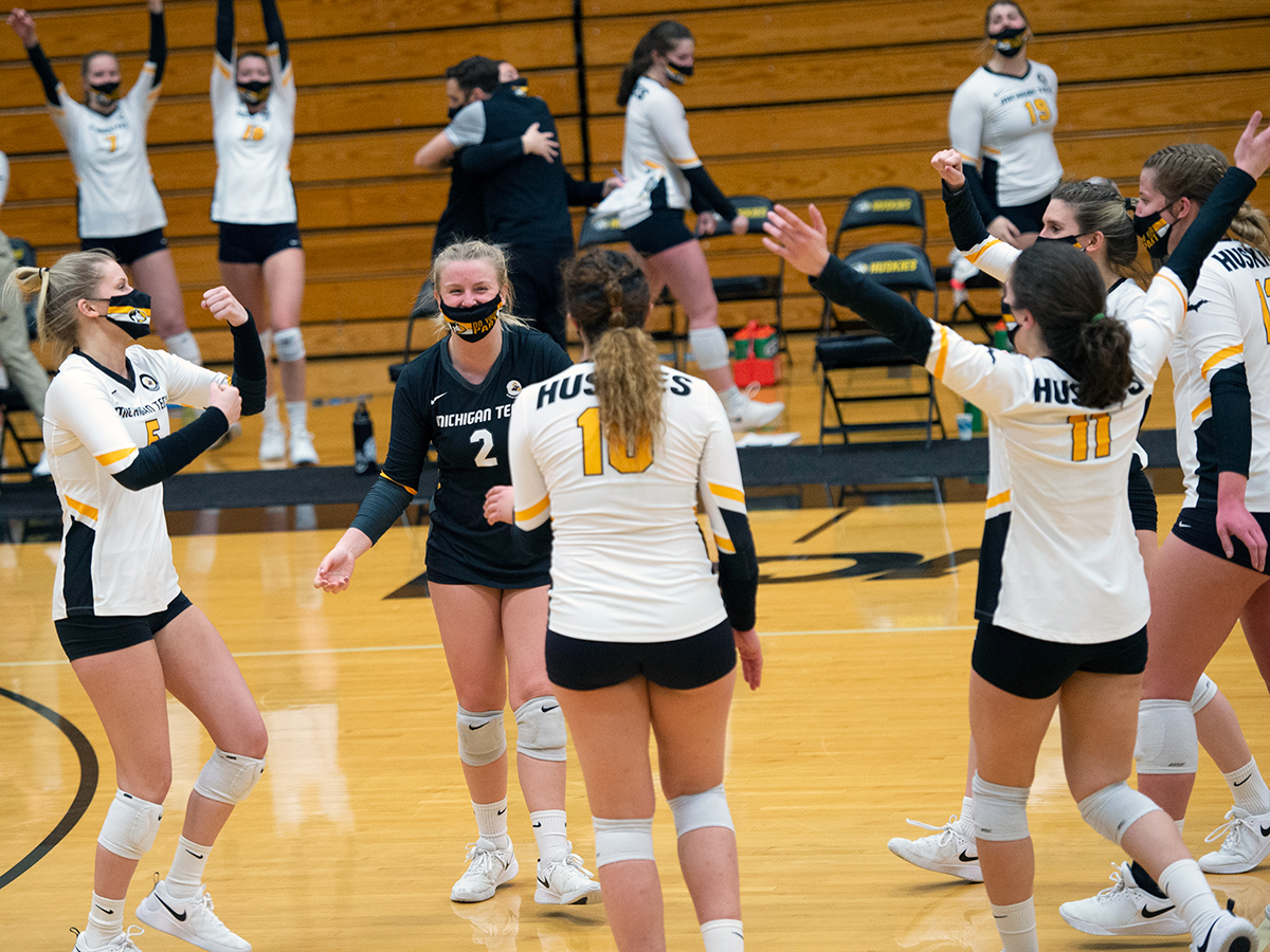 Volleyball remains No. 21 in the AVCA Poll