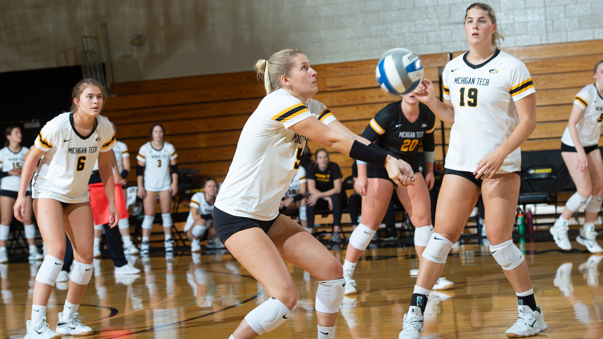 PREVIEW: Volleyball plays Ferris State in GLIAC Semis
